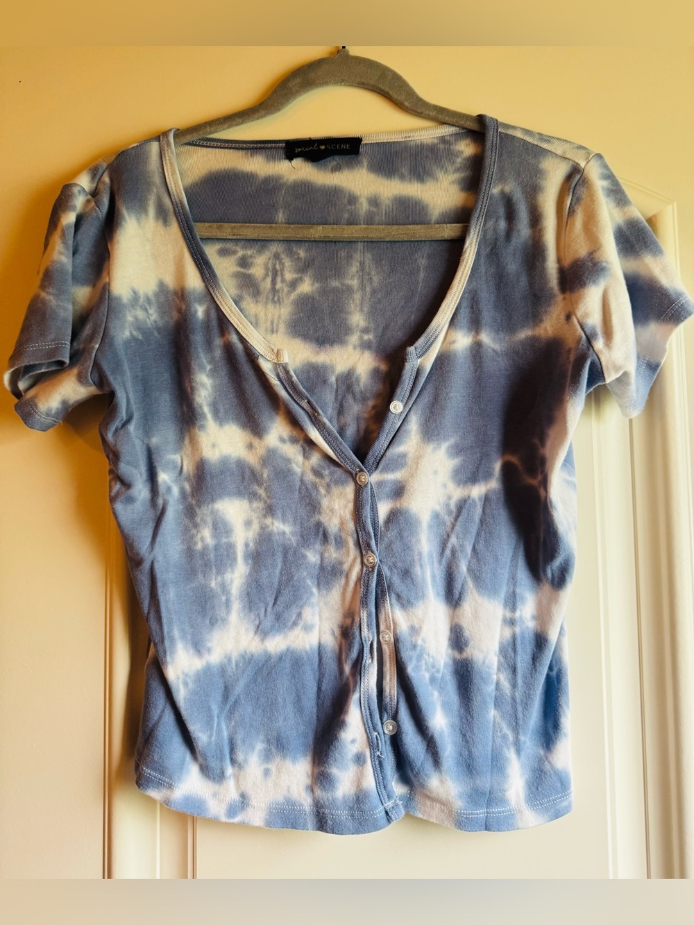 Short Sleeve Tie-Dye Button Front Cropped Top - Blue & White